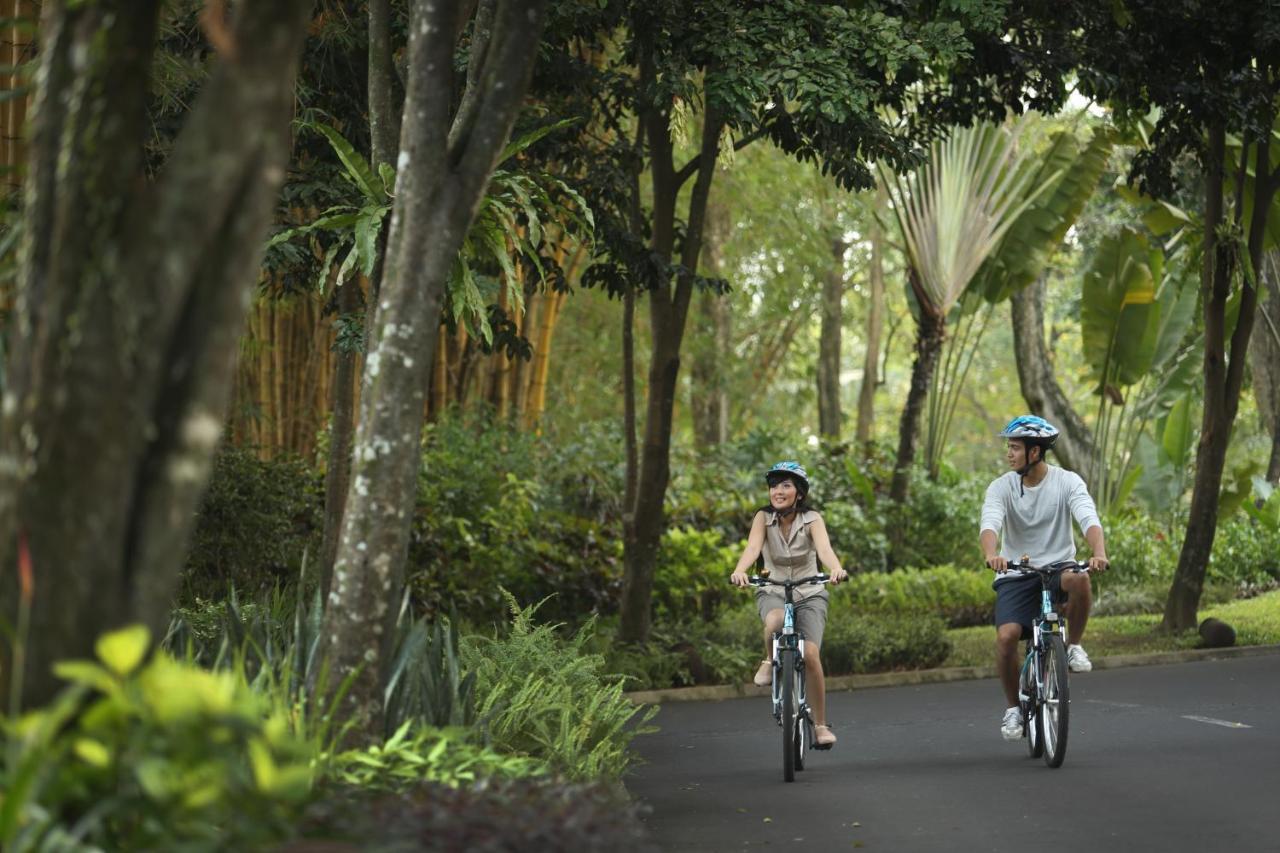 Готель Hyatt Regency Yogyakarta Селеман Екстер'єр фото Biking at the resort