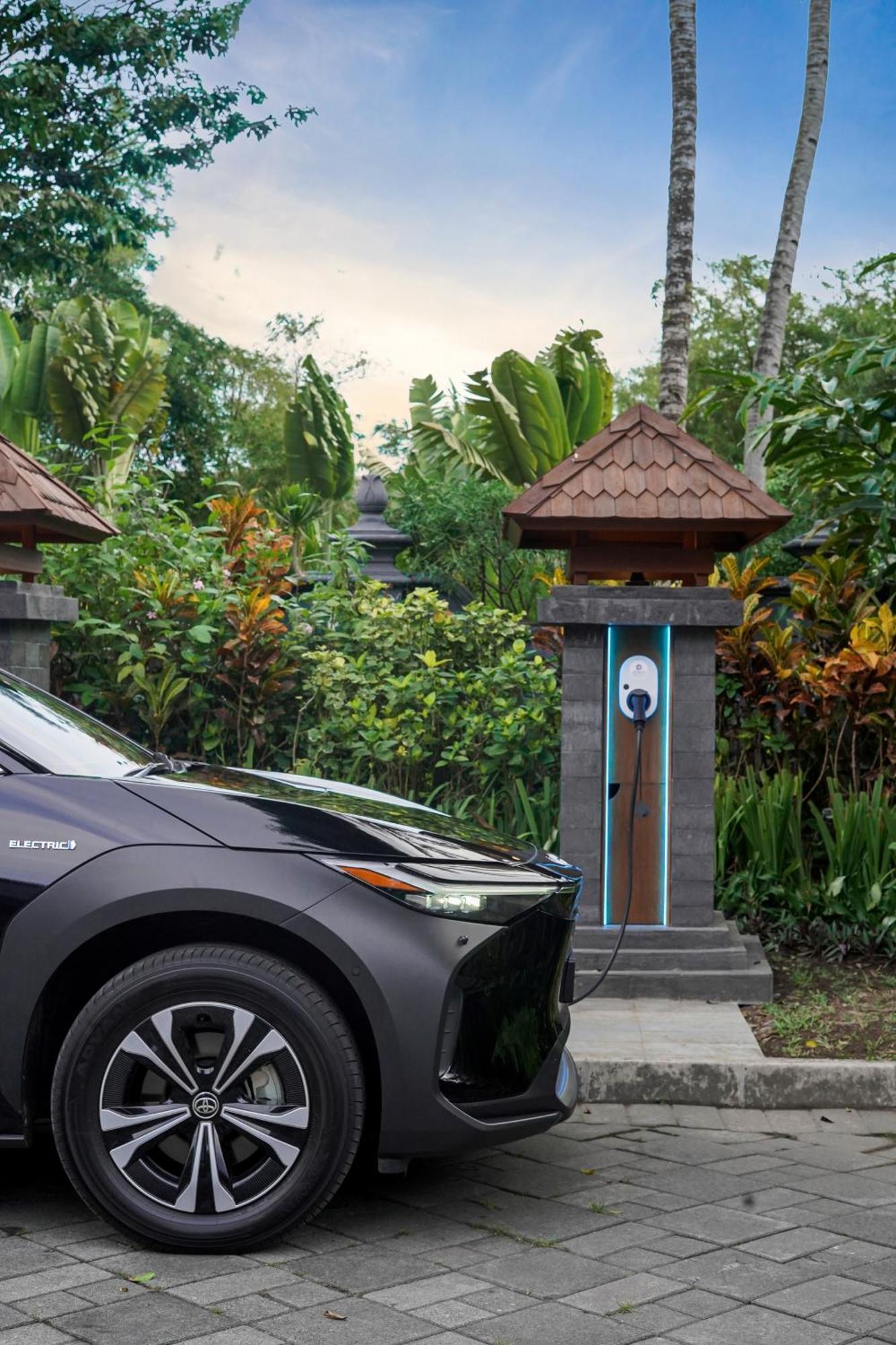 Готель Hyatt Regency Yogyakarta Селеман Екстер'єр фото Residential EV charging station