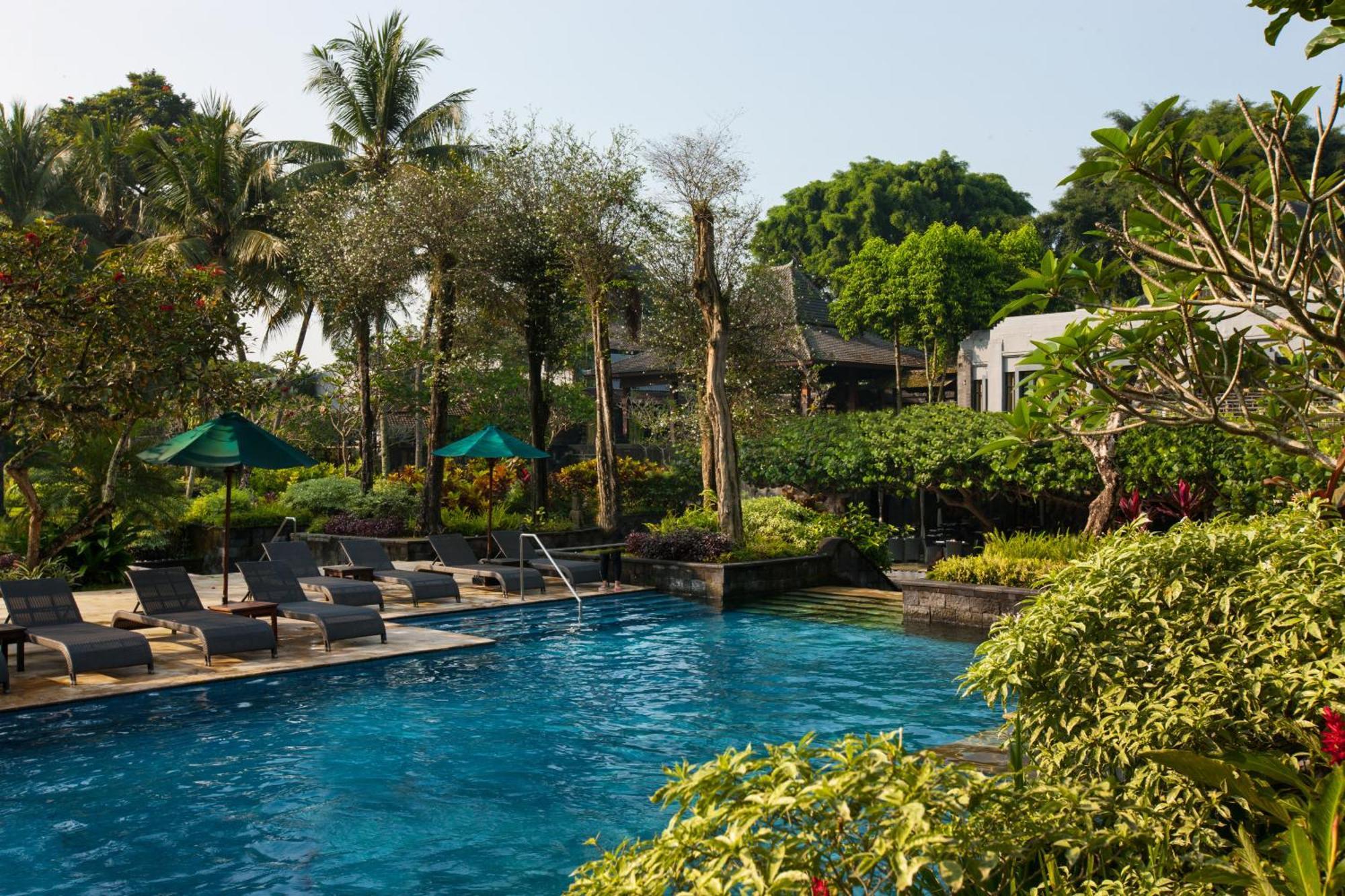 Готель Hyatt Regency Yogyakarta Селеман Екстер'єр фото The swimming pool at the hotel