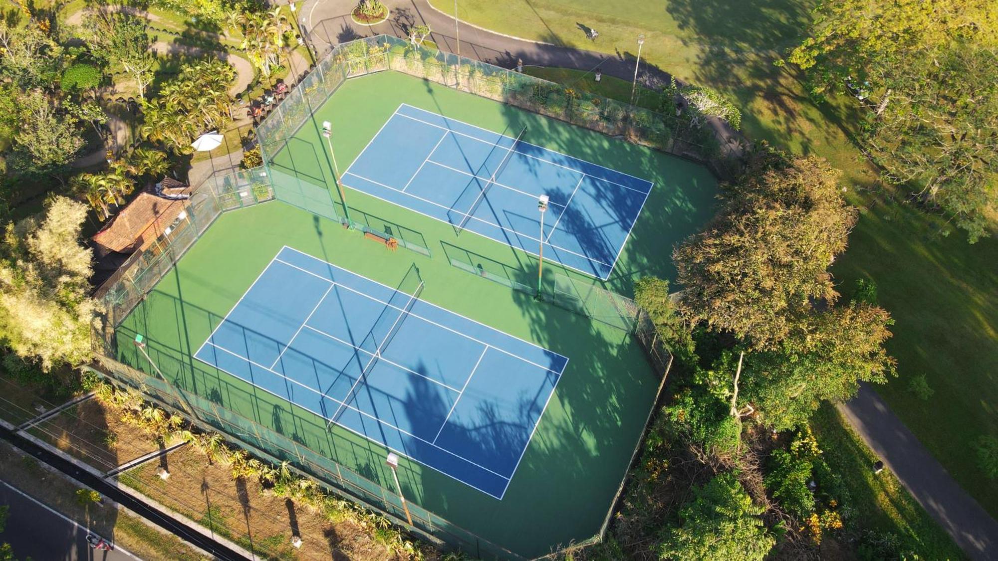 Готель Hyatt Regency Yogyakarta Селеман Екстер'єр фото Tennis Courts at the University of Hawaii at Manoa