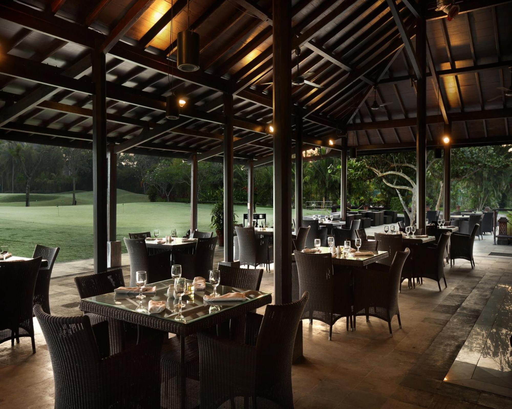 Готель Hyatt Regency Yogyakarta Селеман Екстер'єр фото The restaurant at the clubhouse